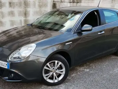 Usata Alfa Romeo Giulietta Distinctive 140 CV (102 kW) 2011 Grigio Utilitaria