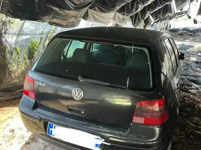 Begagnad VW Golf IV 75 HK (55 kW) 2002 Svart Halvkombi