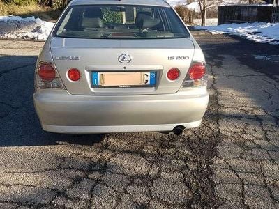 Usata Lexus IS200 155 CV (114 kW) 1999 Argento Berlina