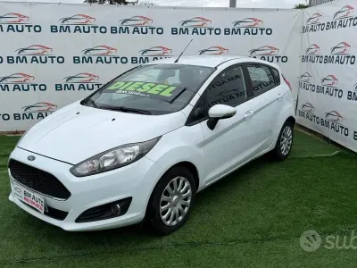 Usata Ford Fiesta Business Edition 75 CV (55 kW) 2016 Bianco Utilitaria