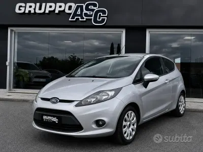 Usata Ford Fiesta Titanium 82 CV (60 kW) 2011 Grigio Berlina