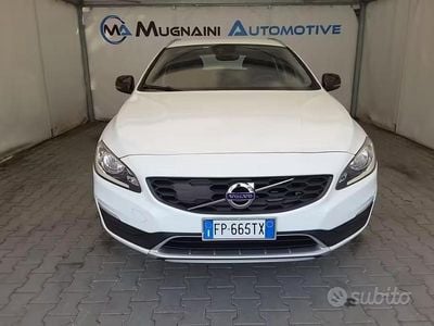 Usata Volvo V60 CC Business Edition 150 CV (110 kW) 2018 Bianco Station wagon