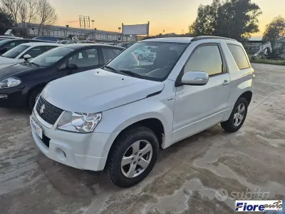 Second-hand Suzuki Grand Vitara 128 CP (94 kW) 2012 Alb SUV