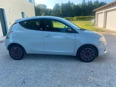 Usata Lancia Ypsilon 69 CV (50 kW) 2018 Grigio Utilitaria