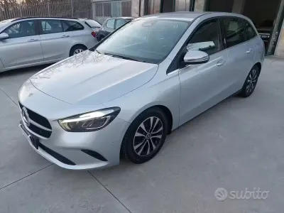 Usata Mercedes B180 AMG Line Premium 116 CV (85 kW) 2023 Grigio Utilitaria