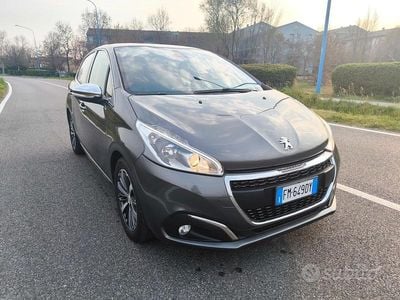 Usata Peugeot 208 Allure 74 CV (54 kW) 2017 Grigio Utilitaria