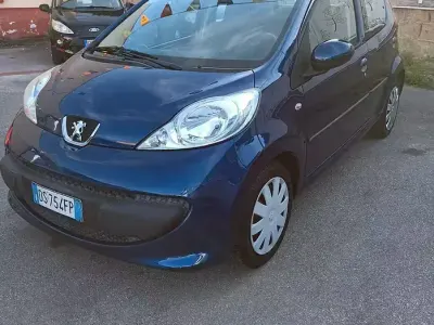 Usata Peugeot 107 68 CV (50 kW) 2008 Bluazzurro Utilitaria