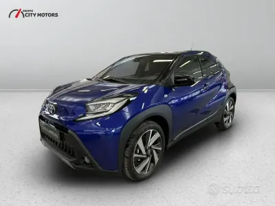 Usata Toyota Aygo X Lounge 72 CV (52 kW) 2024 Blu SUV