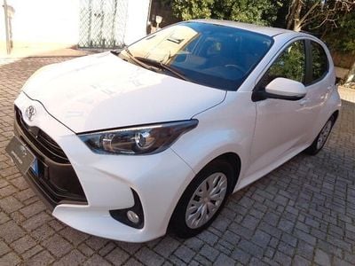 Usata Toyota Yaris Active 72 CV (52 kW) 2023 Bianco Utilitaria