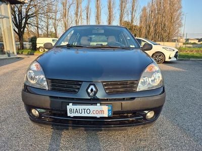 Usata Renault Clio II 58 CV (42 kW) 2004 Blu Berlina