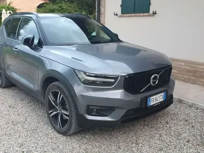 Usata Volvo XC40 R-Design 190 CV (139 kW) 2019 Grigio SUV