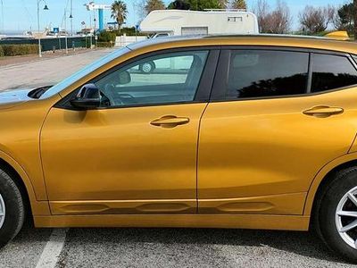 Usata BMW X2 150 CV (110 kW) 2019 Oro SUV