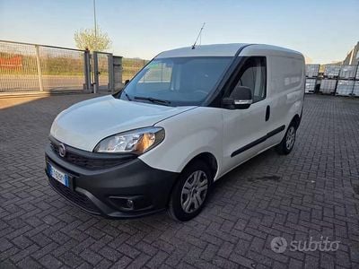 Usata Fiat Doblò 90 CV (66 kW) 2015 Bianco Monovolume