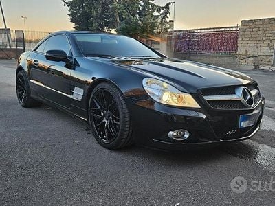 Usata Mercedes SL350 AMG 315 CV (231 kW) 2010 Nero Cabrio