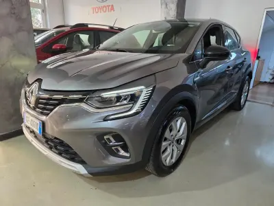 Usata Renault Captur Intens 101 CV (74 kW) 2021 Grigio SUV