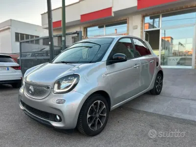 Usata Smart ForFour Passion 90 CV (66 kW) 2015 Grigio Utilitaria