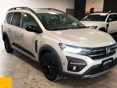 Usata Dacia Jogger Extreme 101 CV (74 kW) 2022 Grigio lunare Monovolume