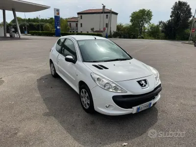 Käytetty Peugeot 206 57 HP (41 kW) 2010 Valkoinen Sedan