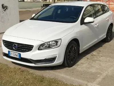 Usata Volvo V60 115 CV (84 kW) 2015 Bianco Station wagon