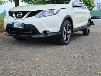 Usata Nissan Qashqai N-Connecta 131 CV (96 kW) 2017 Bianco SUV