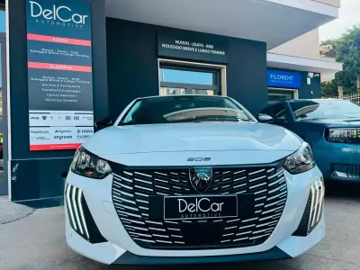 Nuova Peugeot 208 Allure 100 CV (73 kW) 2026 Bianco Utilitaria