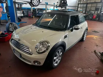 Usata Mini Cooper 122 CV (89 kW) 2004 Grigio Utilitaria