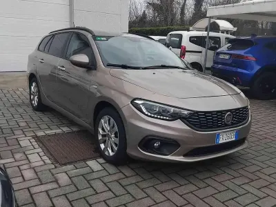 Usata Fiat Tipo Lounge 120 CV (88 kW) 2019 Marrone Station wagon