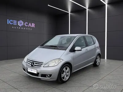 Gebraucht Mercedes A160 Premium 82 PS (60 kW) 2011 Grau Limousine