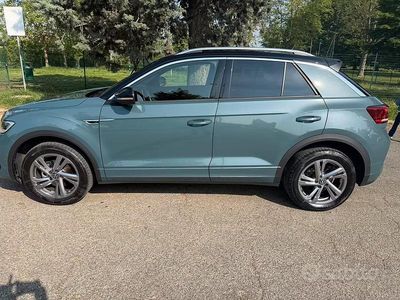 Usata VW T-Roc R-line 150 CV (110 kW) 2024 Verde SUV