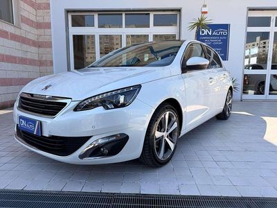 Begagnad Peugeot 308 Allure 120 HK (88 kW) 2016 Perla Sedan