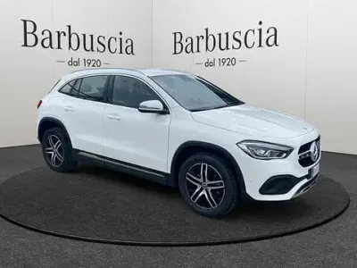 Käytetty Mercedes GLA180 116 HP (85 kW) 2022 Valkoinen Katumaasturi