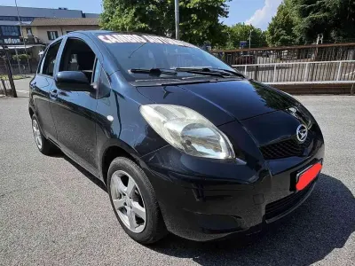Usata Daihatsu Charade 101 CV (74 kW) 2012 Nero Berlina