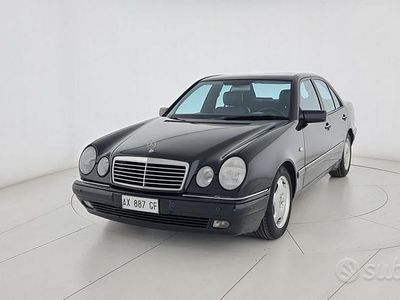 Mercedes E200
