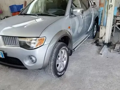 Usata Mitsubishi L200 Intense 136 CV (100 kW) 2007 Grigio Pick-up