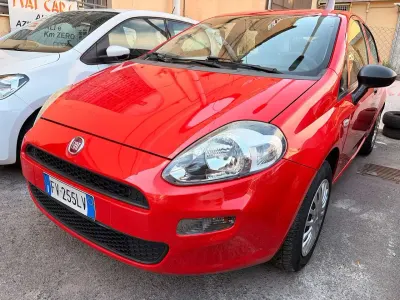 Usata Fiat Punto Street 69 CV (50 kW) 2019 Rosso Berlina