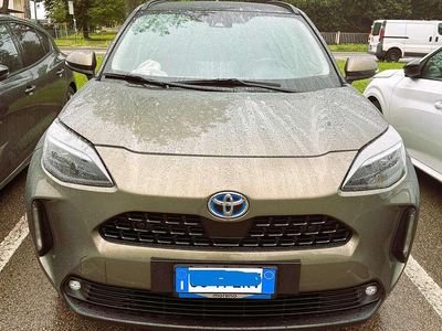 Begagnad Toyota Yaris Cross Lounge 92 HK (67 kW) 2023 Brun SUV