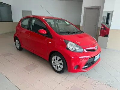 Brugt Toyota Aygo Cool 69 HK (50 kW) 2015 Rød Hatchback