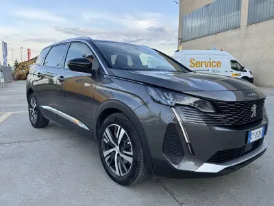 Gebraucht Peugeot 5008 Allure 131 PS (96 kW) 2024 Grau SUV