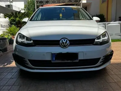 Käytetty VW Golf VII 110 HP (80 kW) 2016 Valkoinen Sedan