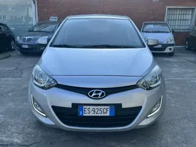 Usata Hyundai i20 Edition 85 CV (62 kW) 2013 Grigio Utilitaria