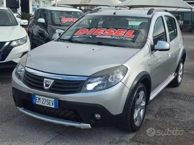 Usata Dacia Sandero 75 CV (55 kW) 2013 Grigio Berlina