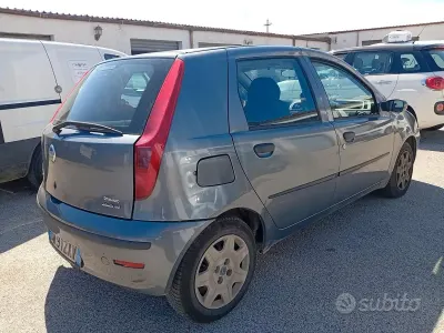 Usata Fiat Punto 69 CV (50 kW) 2005 Grigio Utilitaria
