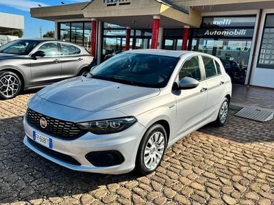 Usata Fiat Tipo Lounge 95 CV (69 kW) 2017 Argento Berlina