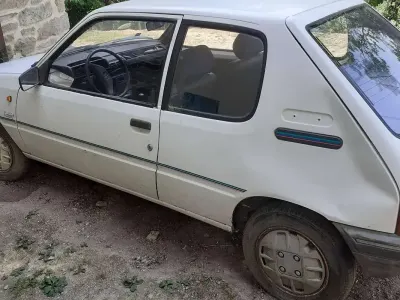 Usata Peugeot 205 42 CV (30 kW) 1986 Bianco Berlina