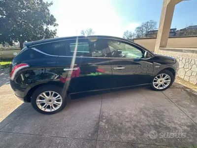 Usata Lancia Delta 105 CV (77 kW) 2014 Nero Utilitaria