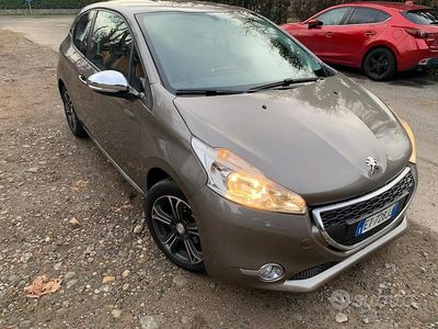 Usata Peugeot 208 Allure 68 CV (50 kW) 2014 Utilitaria