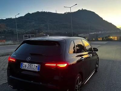 Usata Mercedes B180 AMG Line Premium Plus 116 CV (85 kW) 2023 Nero Monovolume