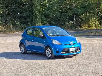 Usata Toyota Aygo Connect Style 68 CV (50 kW) 2013 Blu Utilitaria