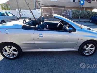 Usata Peugeot 206 CC 109 CV (80 kW) 2004 Grigio Cabrio