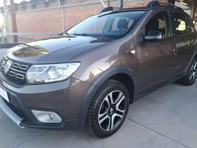 Usata Dacia Sandero Stepway 90 CV (66 kW) 2018 Bronzo metallizzato Berlina